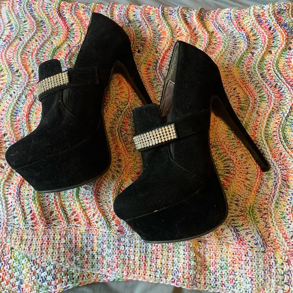 6inch heels black ⭐️